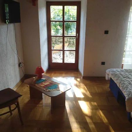 Zelena Oaza U Centru Grada Homestay Rijeka