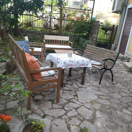 Rum i privatbostad Zelena Oaza U Centru Grada *
